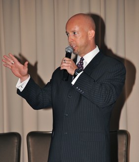 Comedian Hypnotist Erick Kand